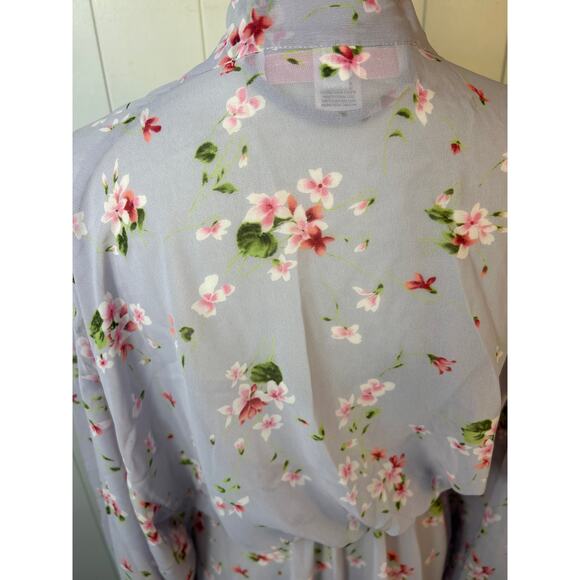 Victoria’s Secret sheer lavender floral robe with built-in tie. One size. - Picture 4 of 6